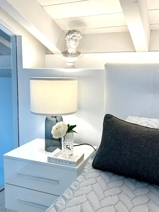 Paganini Suites And Apartments Сирмионе Италия