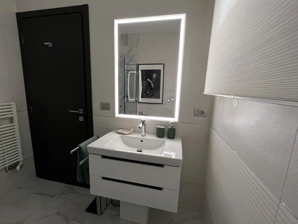 Paganini Suites And Apartments Сирмионе Италия