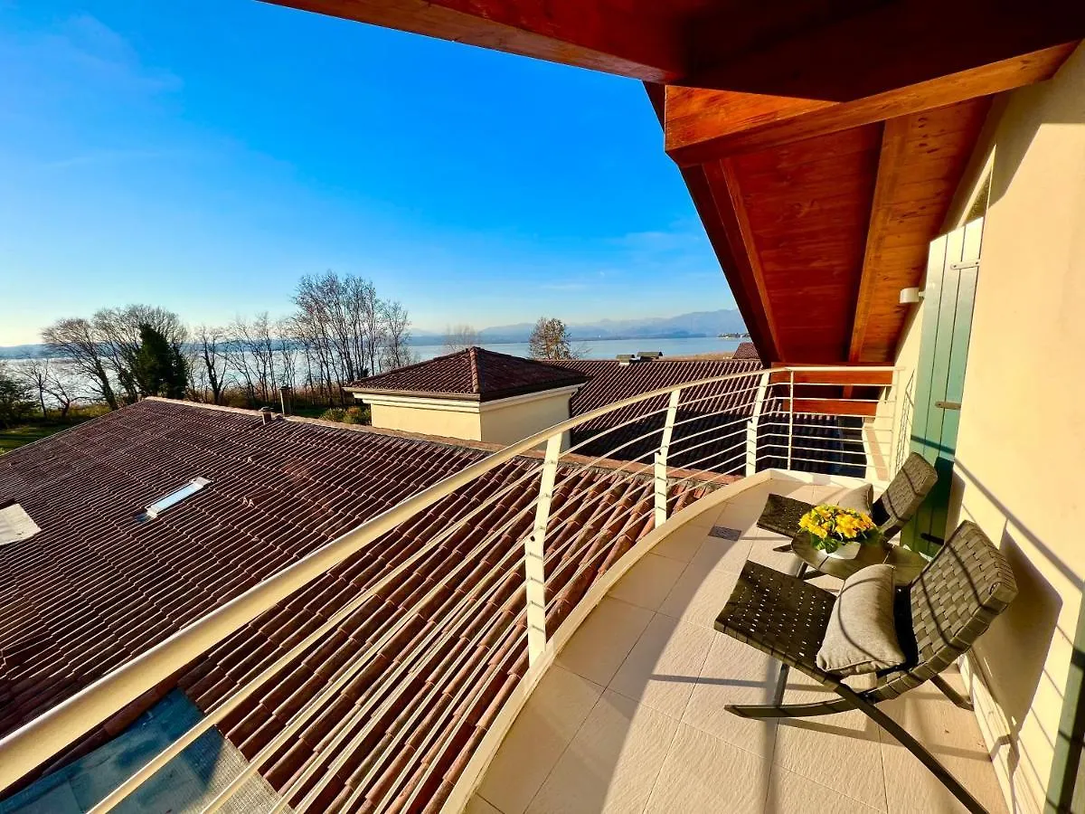 Paganini Suites And Apartments Сирмионе