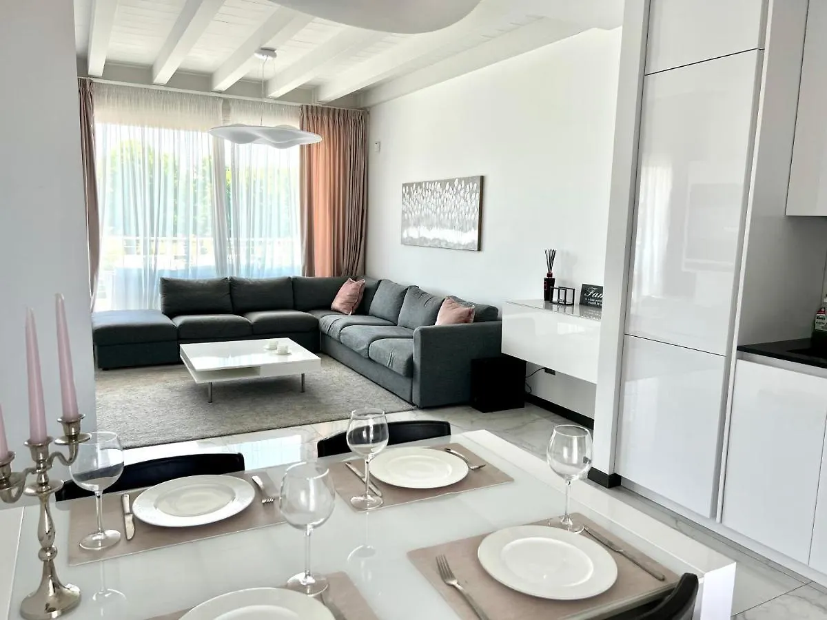 Paganini Suites And Apartments Сирмионе