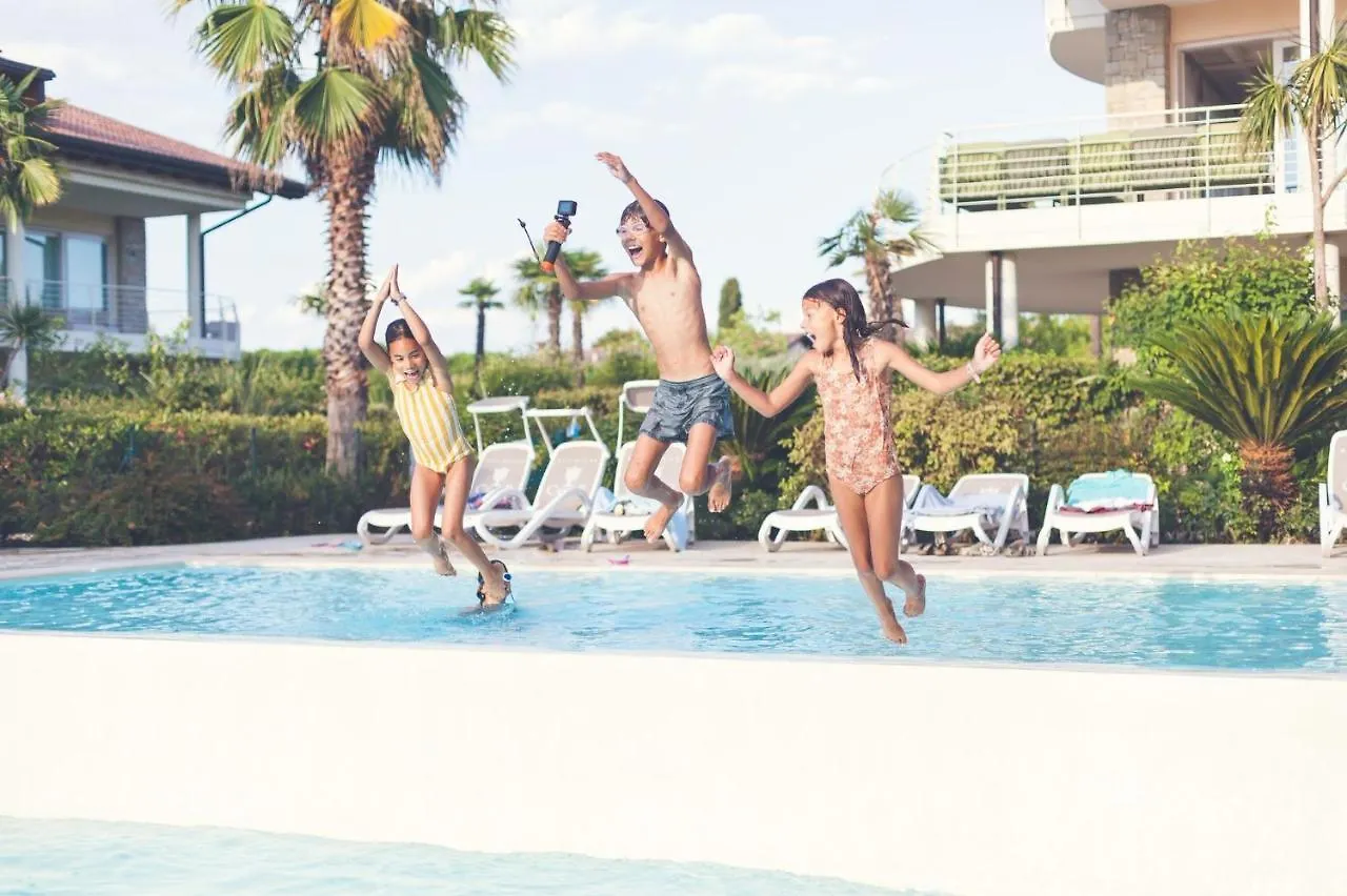 Paganini Suites And Apartments Сирмионе