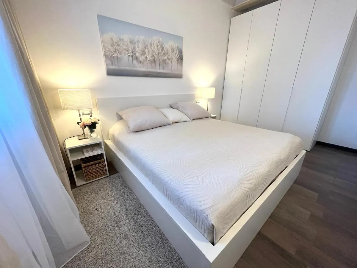 Paganini Suites And Apartments Сирмионе